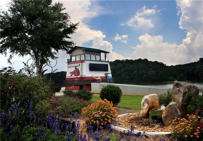 Building Photo - 1996 Briarwood Dr