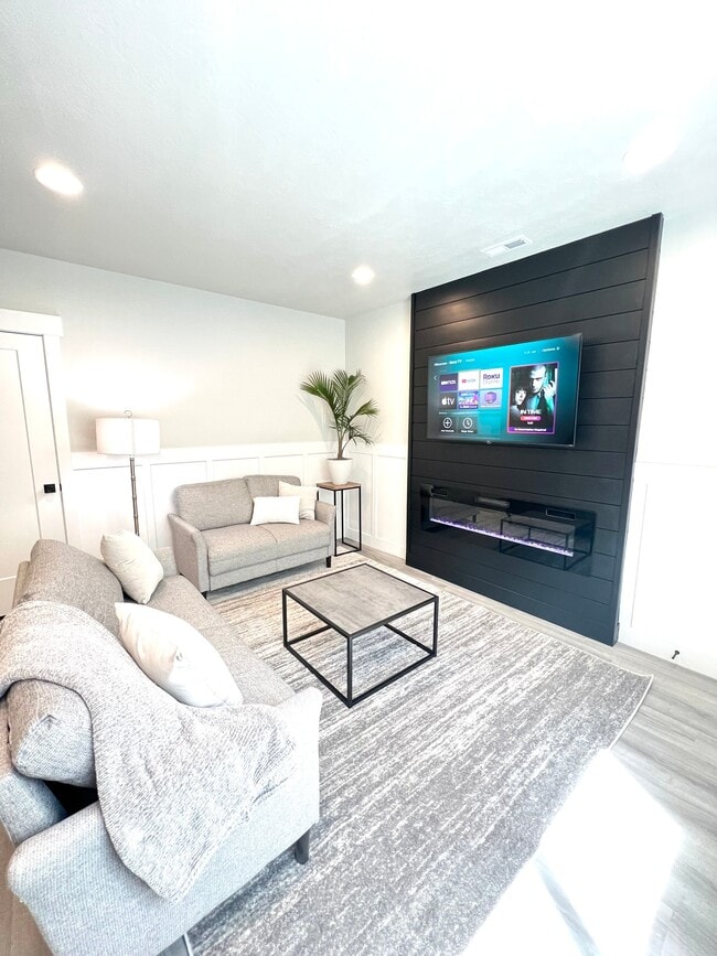 Building Photo - 57 S Sicily Way