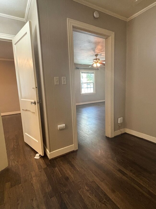 Building Photo - Cute Cottage For Rent!