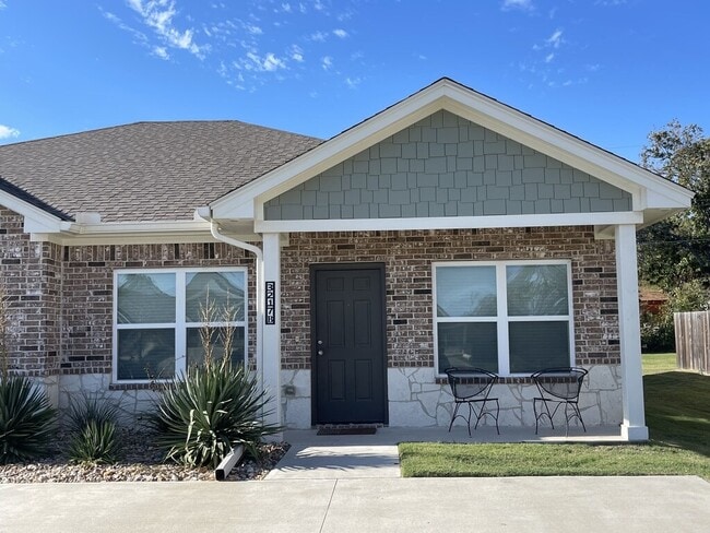 Building Photo - 3301 Belmont Dr