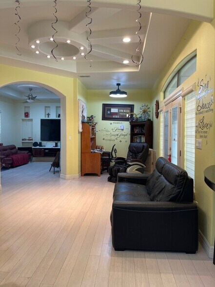 Family room - 929 Richland Dr