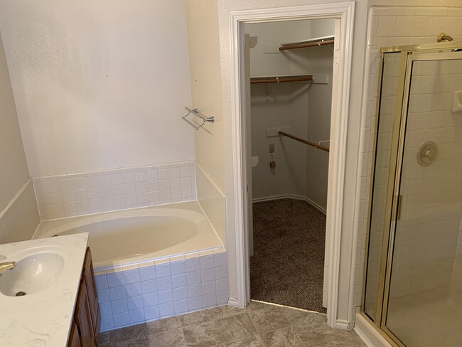 Building Photo - CHARMING 2 STORY IN DESIRED COMMUNITY*OPEN...