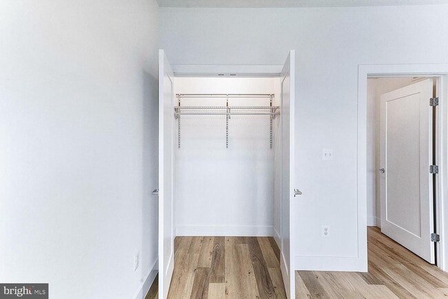Building Photo - Spacious & Bright Furnished 2br/2ba in Pet...