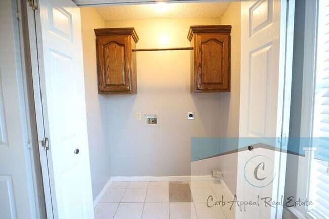 Building Photo - Move in special $800!! Beautiful 3 bed 2 bath home - Nettleton