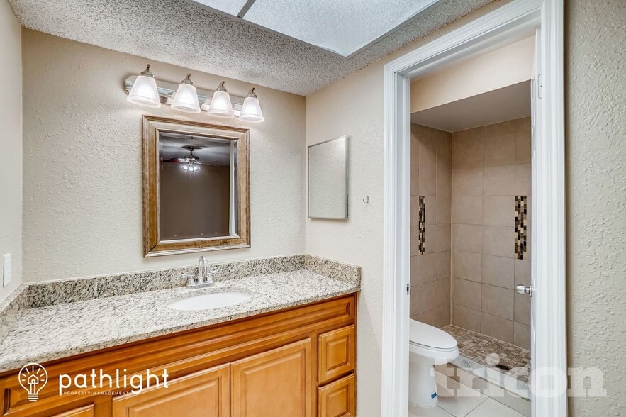 Building Photo - 842 Benchwood Ct