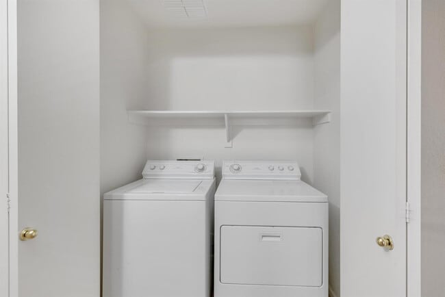 Building Photo - 42780 W Sunland Dr