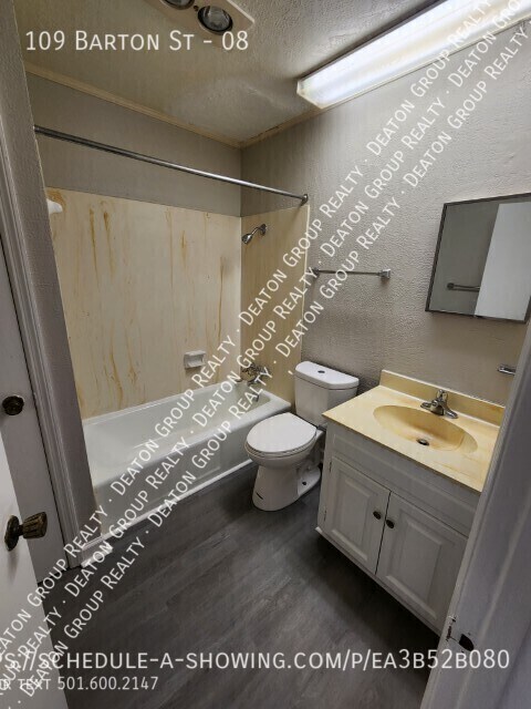 Building Photo - 109 Barton St