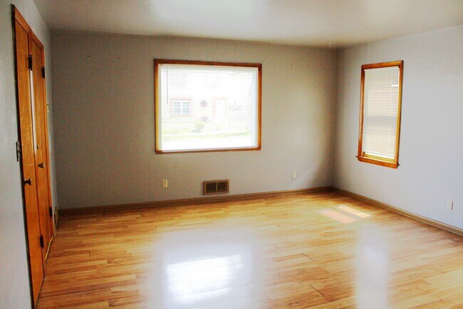Building Photo - 3957-3959 N 53rd St