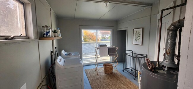 Building Photo - Remodeled 2BR in Kingston | Central A/C + In-Unit W/D + Parking | Pet Friendly