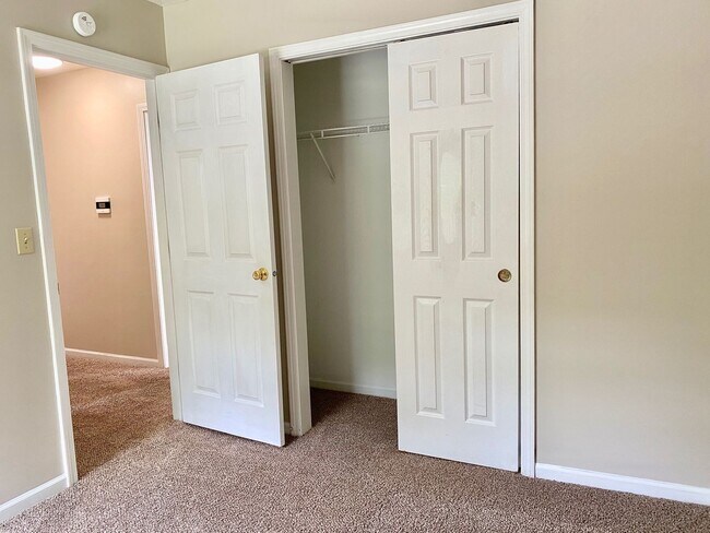 Building Photo - COMING SOON!! Great 3 Bedroom 2 Bathroom R...