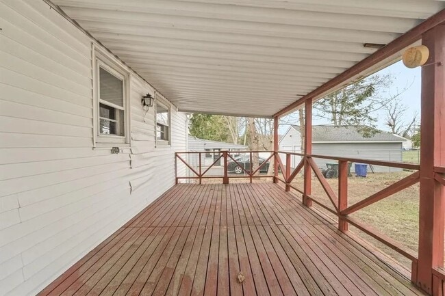 Building Photo - 13 Brookside Ave W