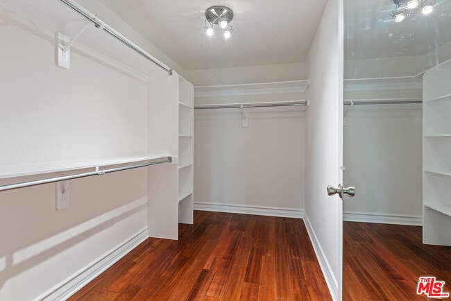 Building Photo - 107 N Swall Dr