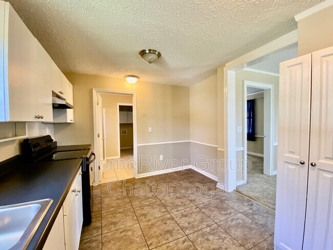 Building Photo - 5870 Grubb Rd