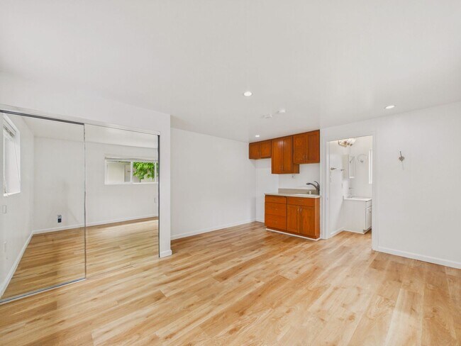Building Photo - San Carlos home for rent plus studio in-law unit! $7,500