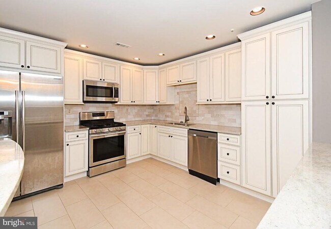 Building Photo - 6 Kanon Ct