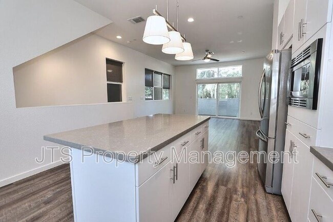 Building Photo - 396 Midstream Ln