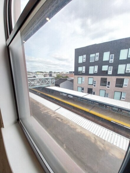 Building Photo - 1169 Hope St