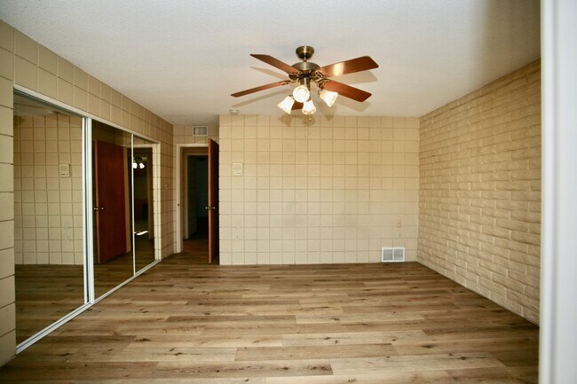 Building Photo - Mid-Century Modern 3Br 2Ba on 1/2ac with View!