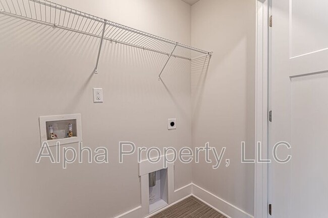 Building Photo - 124 Keel Ln