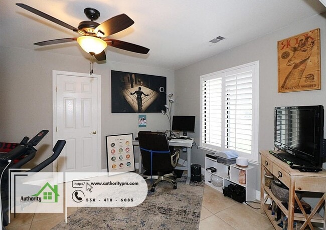 Building Photo - 705 Country Oak Dr