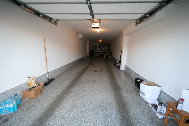 Building Photo - Stunning & Contemporary Open Floor 2 BR Co...