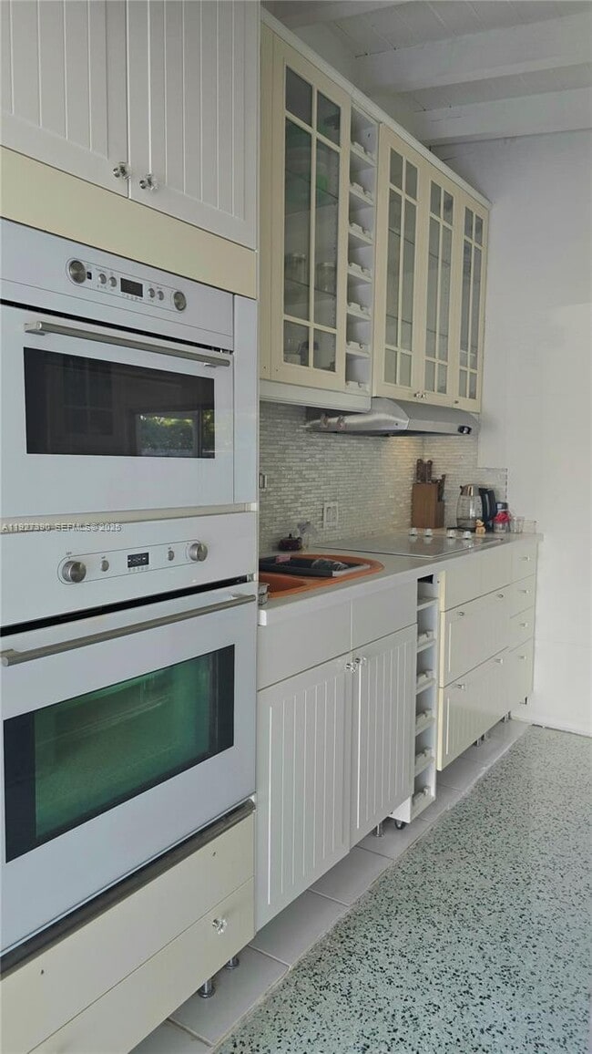 Building Photo - 6550 SW 26th St