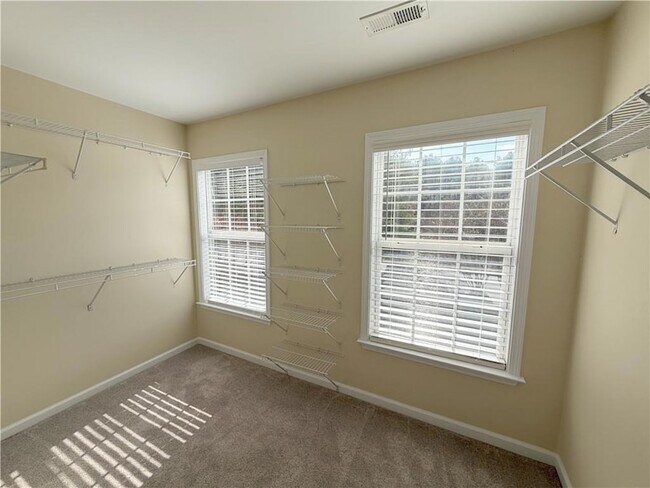 Building Photo - 4680 Creekside Villas Way