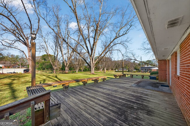 Building Photo - 741 East Ave