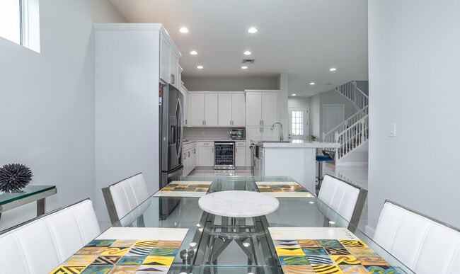 Building Photo - 15145 Cameo Ct