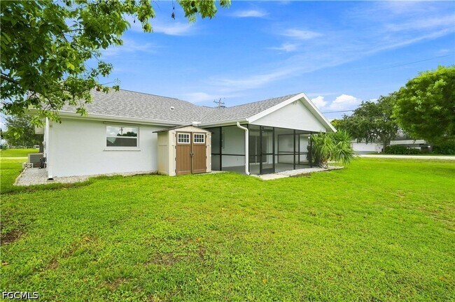 Building Photo - 903 SE 20th Ct