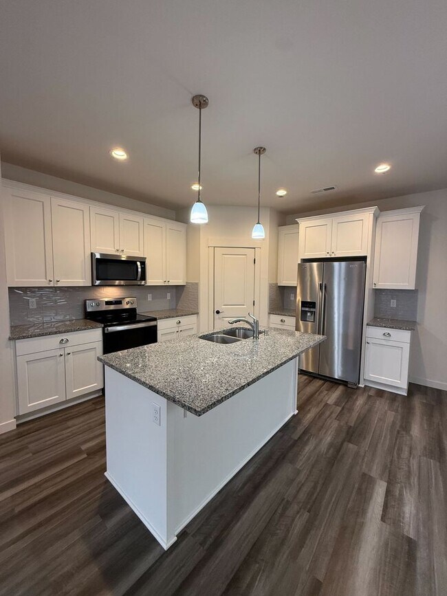 Building Photo - Immaculate 3B/2.5Ba Home in Ridgefield! Available NOW!