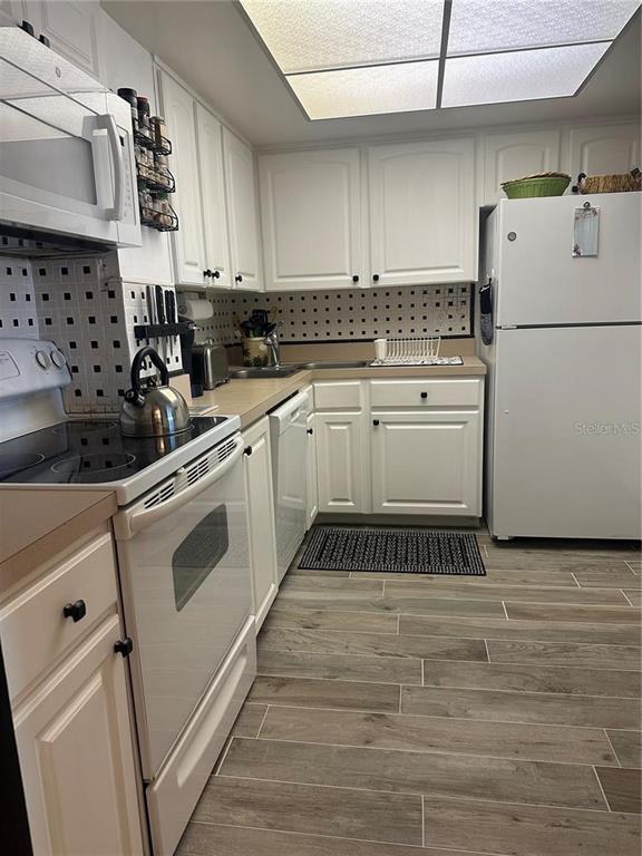 Building Photo - 4900 Brittany Dr S