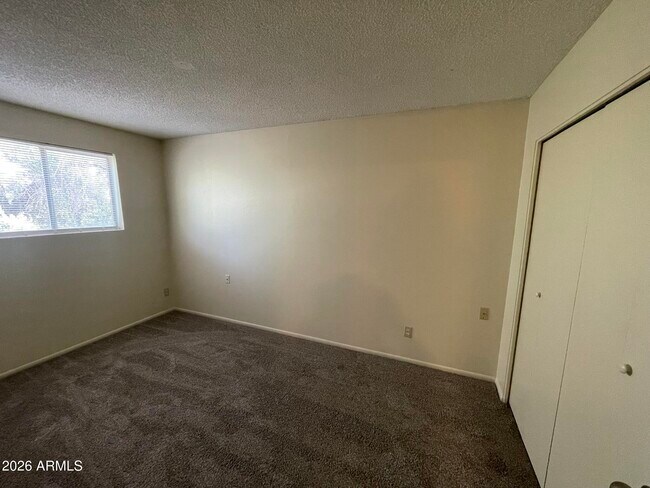 Building Photo - 613 N Pioneer Cir