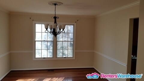 Building Photo - 1213 Golf Course Dr