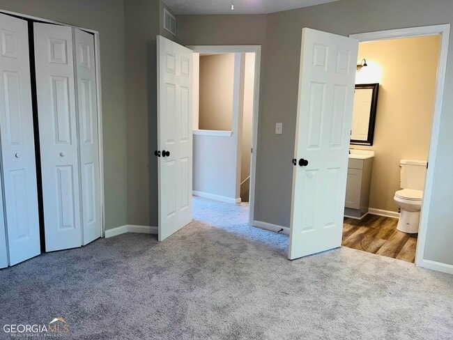 Building Photo - 8975 Stonebridge Blvd