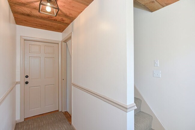 Building Photo - 110 Oswego St