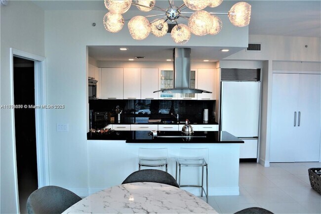 Building Photo - 6899 Collins Ave