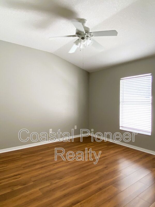 Building Photo - 29832 Cedar Waxwing Dr