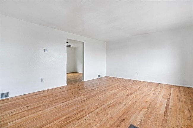 Building Photo - 5406 Verona Rd