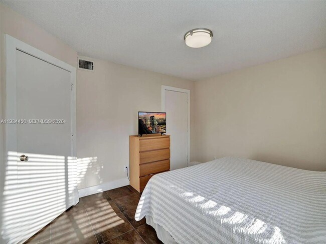 Building Photo - 457 Vista Isles Dr