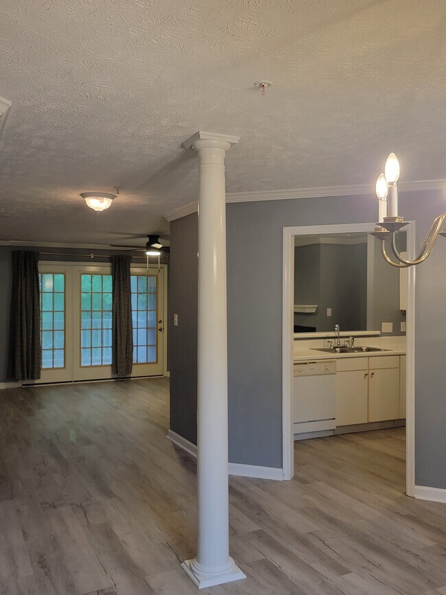 Building Photo - 320 Bubble Creek Ct