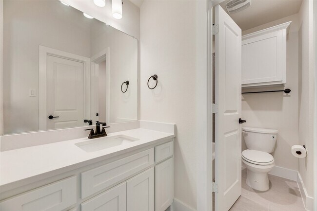 Building Photo - 1055 Modesto Dr