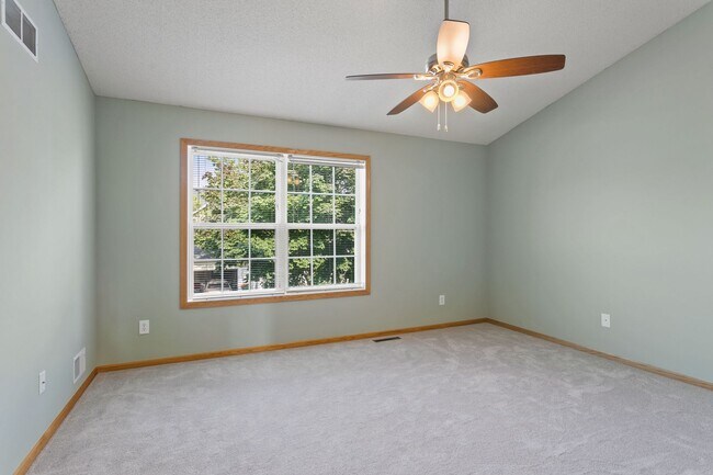 Building Photo - Freshly Remodeled 3bd 3ba Townhome for Rent in Club West, Blaine – Pond View!