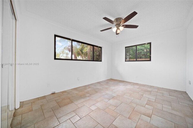 Building Photo - 19402 NE 19th Ct