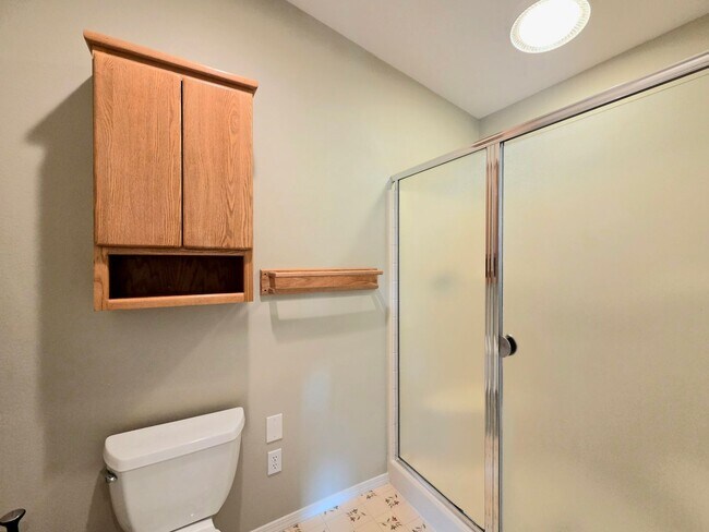 Building Photo - Grandiose Home on 1 Acre -- in East Wenatchee for Rent!!