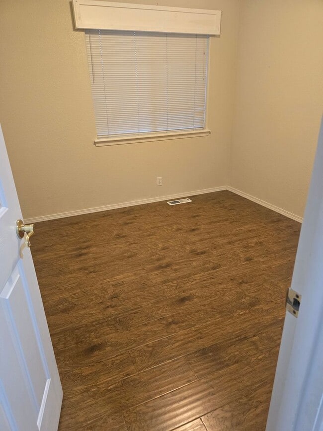 Building Photo - 3 bed 2 bath Home for Rent in Grants Pass
