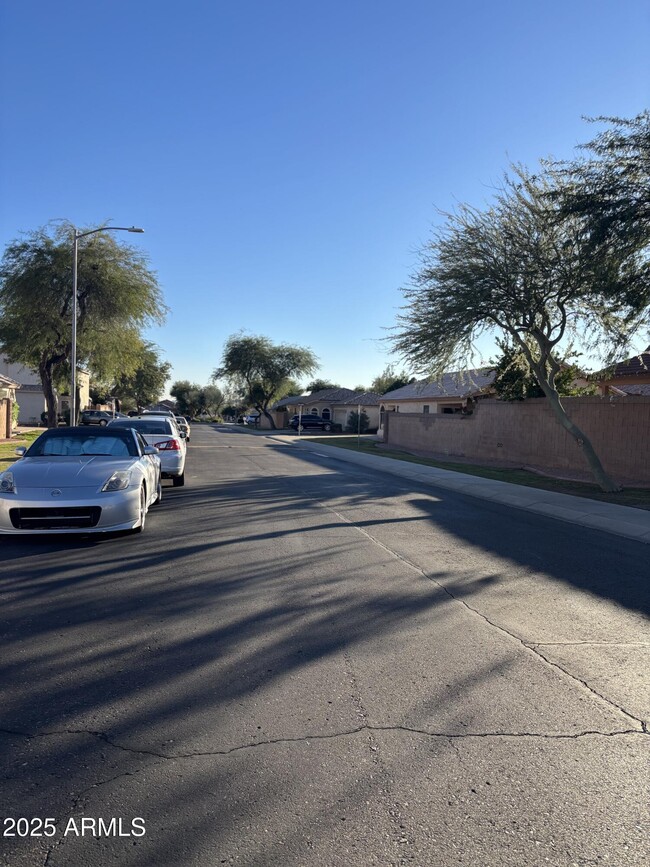 Building Photo - 2221 E Union Hills Dr