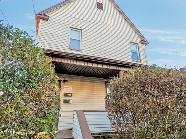 Primary Photo - 216 Elizabeth St