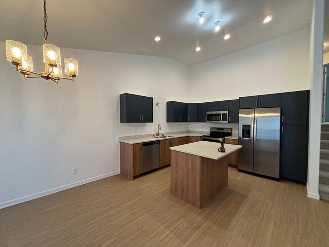 Building Photo - 3 Bed 3 Bath Townhome