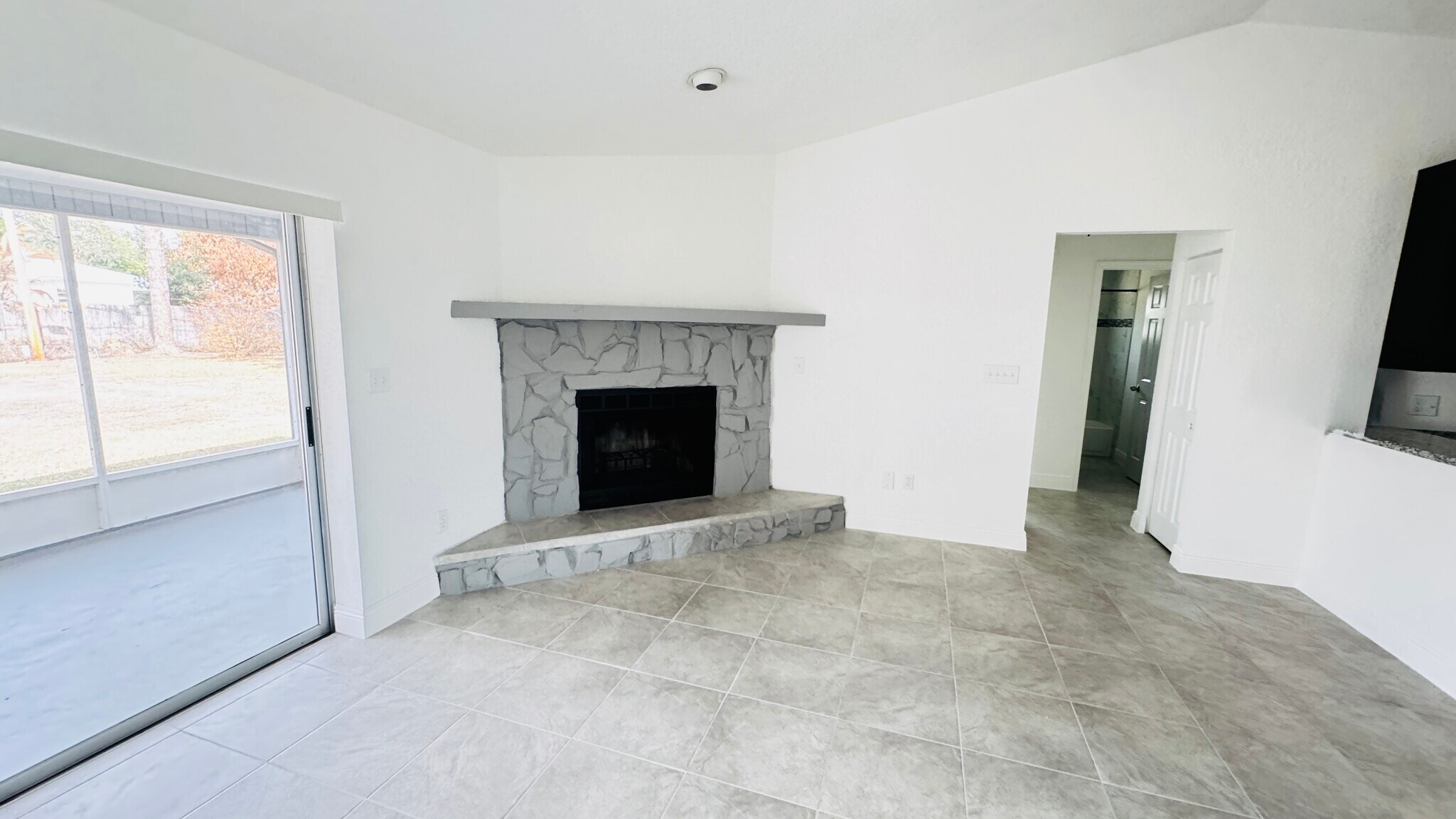 Building Photo - 225 Rail Ave